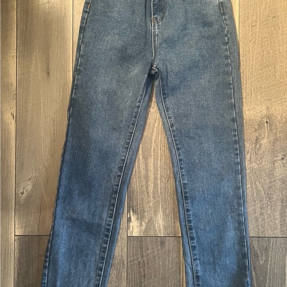 👖♥️NWT Pretty Little Thing NWT Mid Blue Wash Long Leg Straight Jeans Size 0 - Picture 4 of 9